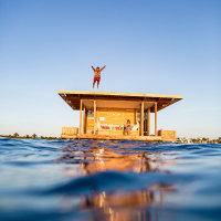 the-manta-resort-quarto-nadando